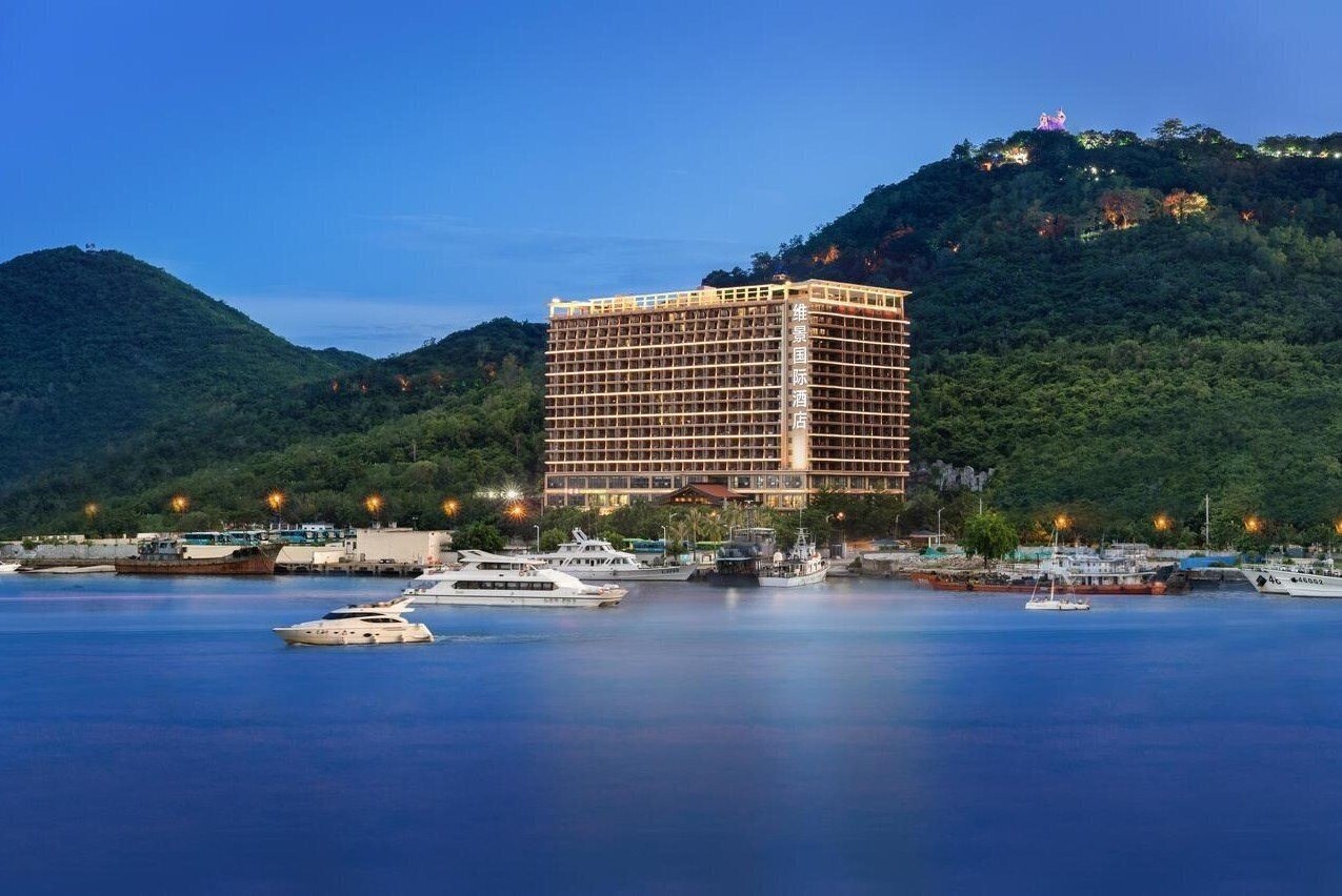 Отель Grand Metropark Bay Hotel Sanya 5*
